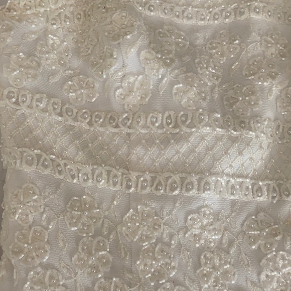 Wedding dress. - Picture 1 of 6